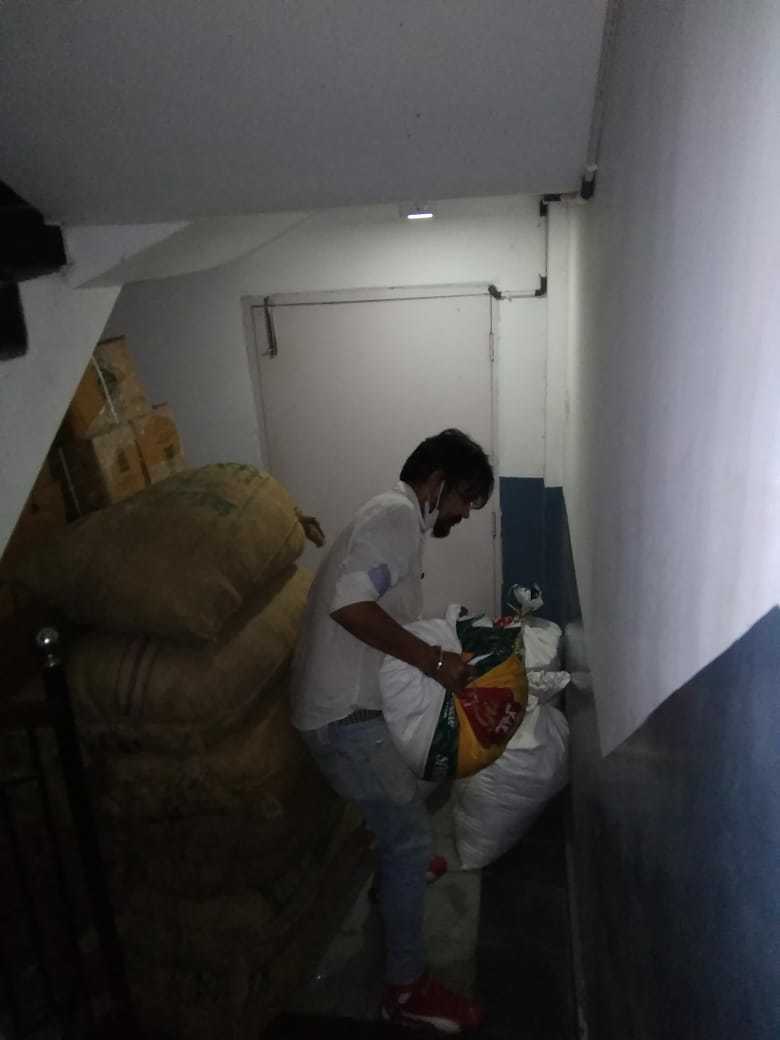 biloopto's tweet photo. #AmphanSuperCyclone #AmphanSuperCycloneRelief #BiLoopTo
Leaving for Madhobkathi with
Milk Packets-300 kgs,Cheera-300 kgs,Sattoo-300 kgs,Chola-300 kgs,Sugar-300 kgs,Horlicks-350 kgs,Soap-300 pcs,Sanitary Napkins-650 packets,ORS-5000,Bleaching powder-150 kgs,Mask-3000 pcs https://t.co/AKabBjiTxo