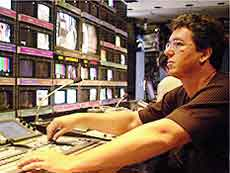 Daqui que o marido da Ana Furtado, tb conhecido como big boss ou boninho, comanda o BBB. (imagens dos anos 2000)