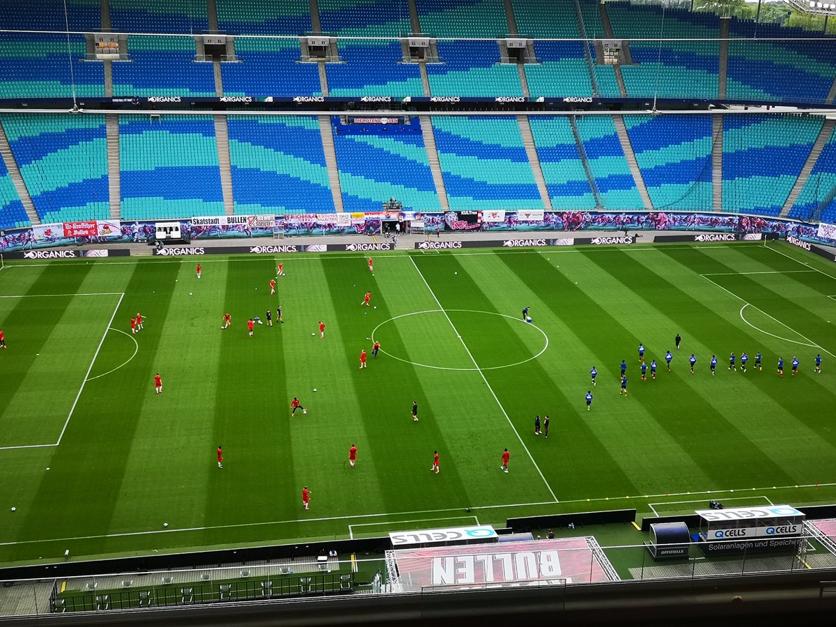Warmmachen fürs nächste Geisterspiel in Leipzig. Dani Olmo darf für RB wieder ran, Labbadia setzt auf seine Derbysieger.