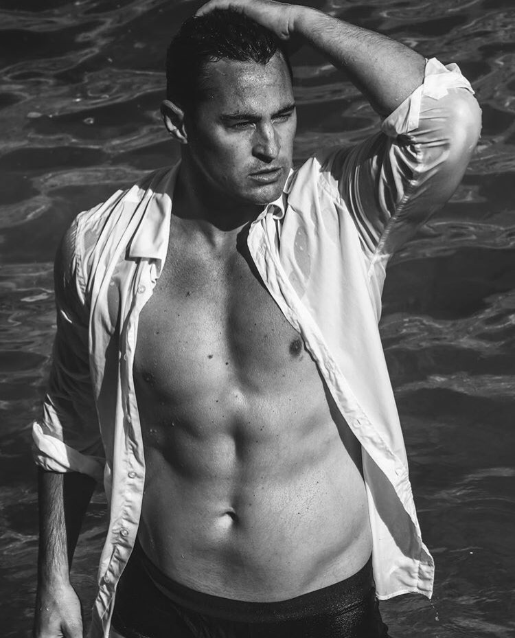 corpsdedieu's tweet photo. Juste pour vous rappeler de vous branler sur luiii ❤️🤷‍♂️ #abs #abdos #gay #porn #gayporn #sexe #sexy #muslces #muscle https://t.co/3J67vs7xK2