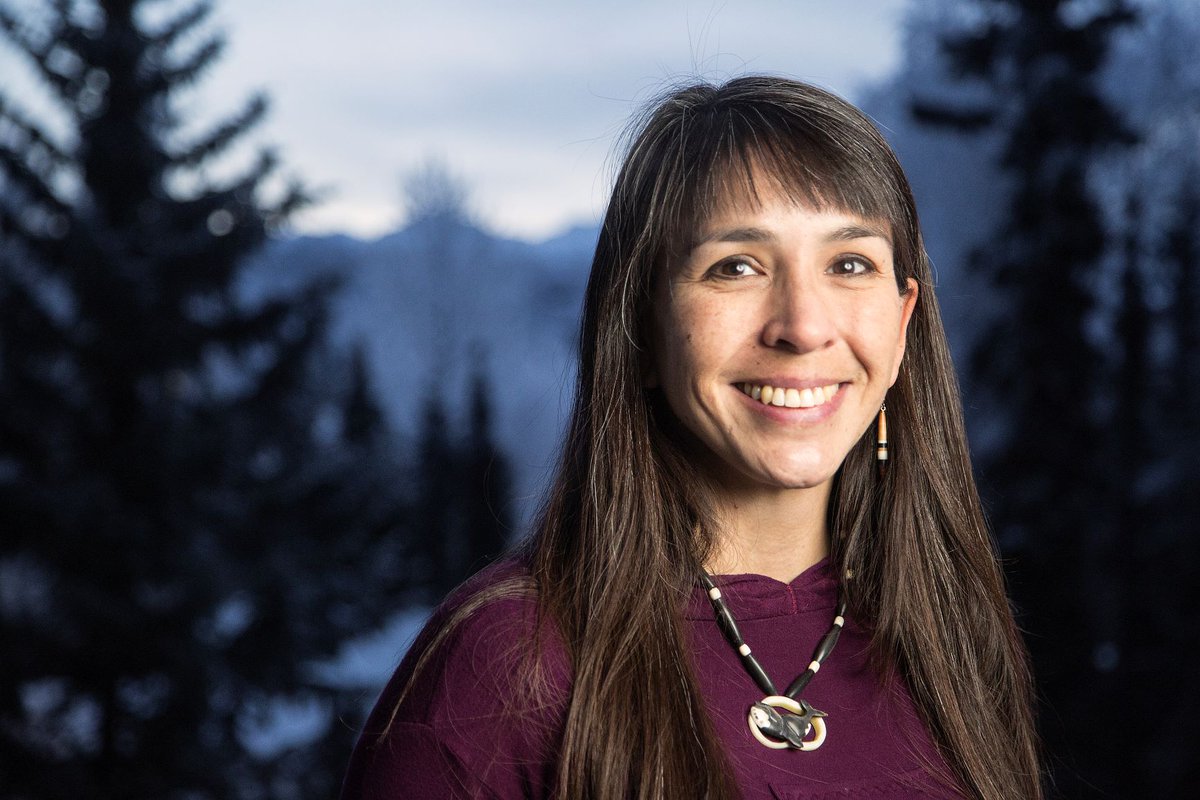  #WomenInScienceWednesday  #IndigenousInSTEM Kat Milligan-Myhre ( @Napaaqtuk) is an Inupiaq scientist studying microbial interactions in the stickleback fish gut. She’s one of roughly 100 Alaska Natives with a Ph.D., and the first to earn a Ph.D. in microbiology.