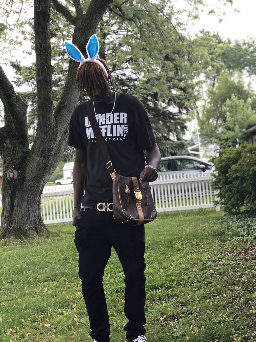 Tony_Cushe's tweet photo. You guys can see this first 🐇 https://t.co/sE6YyJNgek