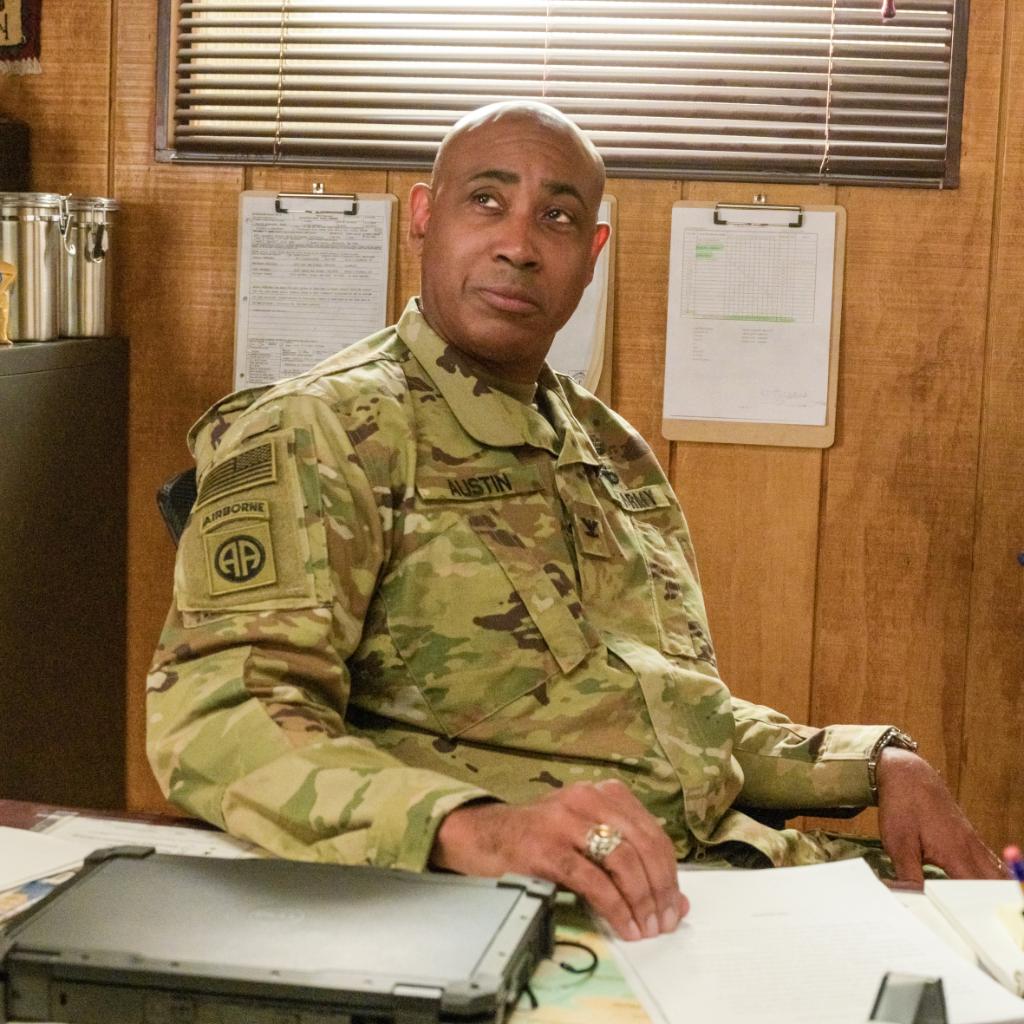 To Austin, Roback always looks like he's up to something 🤔 #68WhiskeyTV @_SamKeeley <a href="/TheLamontDT/">Lamont Thompson</a>