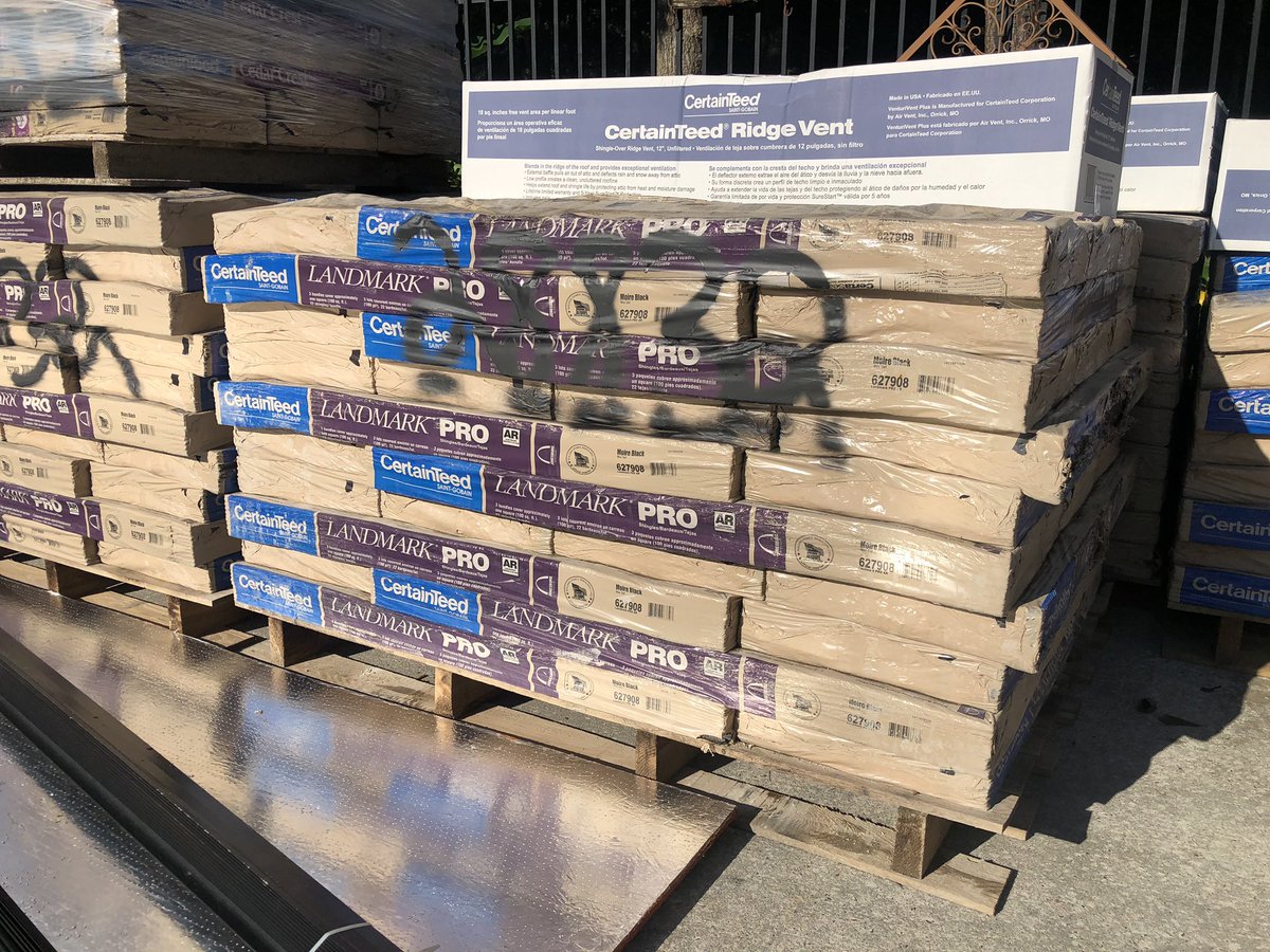MyAmericanRoof's tweet photo. CertainTeed Landmark Pro is 250lbs a square. #contractorgrade #roofing https://t.co/YXpB6GWcQq