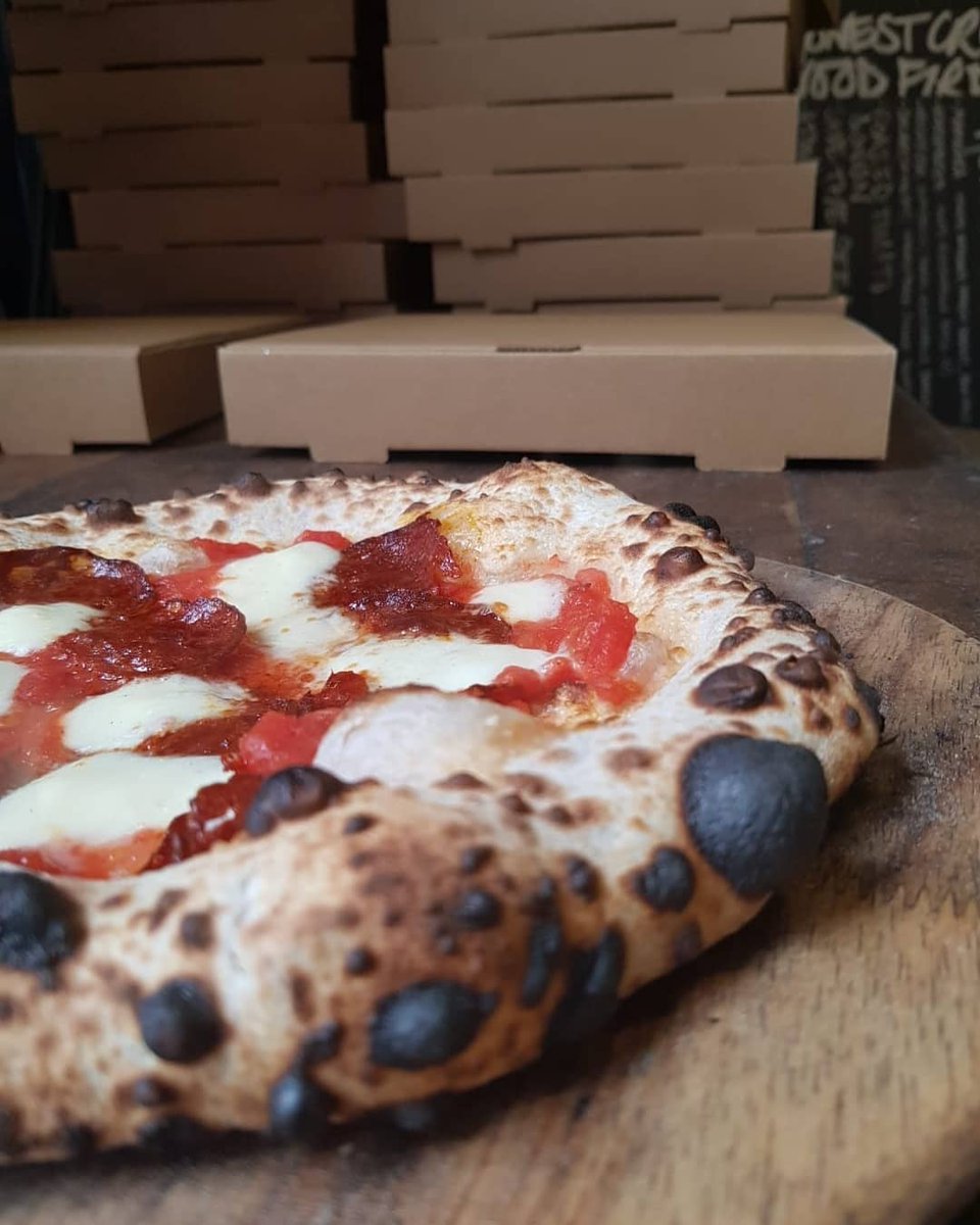 Honest_Crust's tweet photo. Like most in our industry it's the time to adapt. We're all bit obsessed with dough here, so we've gone and made a few recipe tweaks to make sure you get a better takeaway pizza, to enjoy at home. You can try it this weekend @altrinchammkt it's a winner 👌🏻 https://t.co/pue0vaeRKa