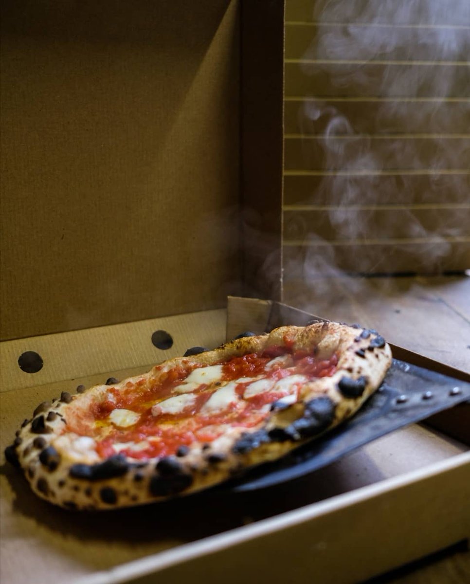 Honest_Crust's tweet photo. Like most in our industry it's the time to adapt. We're all bit obsessed with dough here, so we've gone and made a few recipe tweaks to make sure you get a better takeaway pizza, to enjoy at home. You can try it this weekend @altrinchammkt it's a winner 👌🏻 https://t.co/pue0vaeRKa