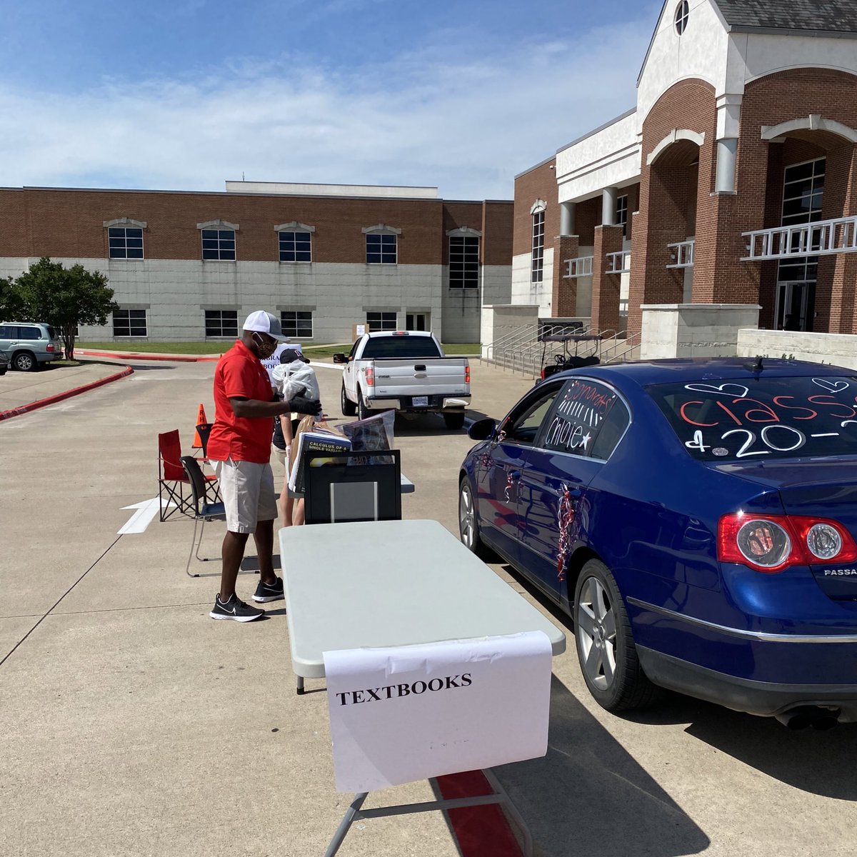 RHHSHawks's tweet photo. Student item pick up and drop off is happening! Seniors, get your items turned in! https://t.co/zATVINU5mT