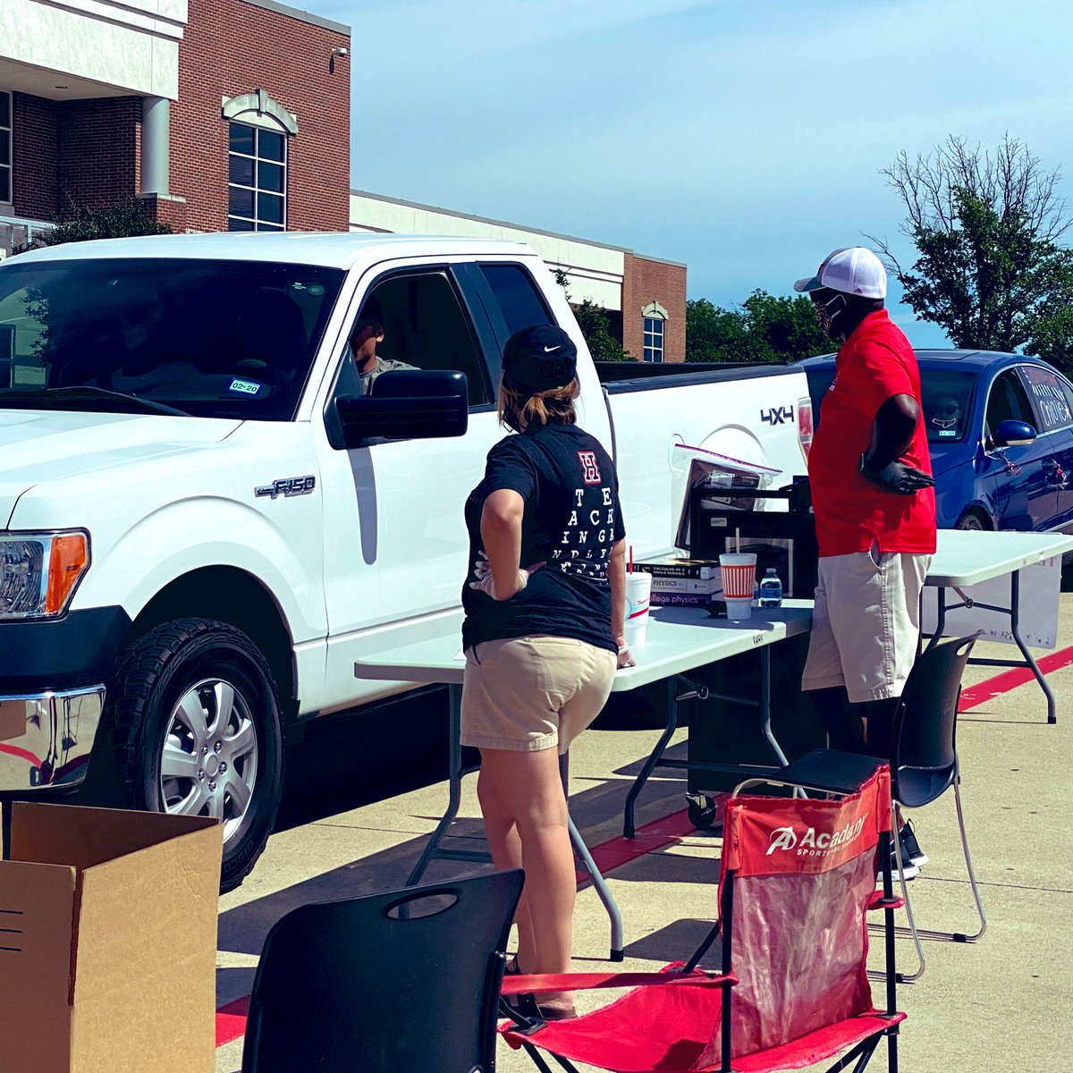 RHHSHawks's tweet photo. Student item pick up and drop off is happening! Seniors, get your items turned in! https://t.co/zATVINU5mT