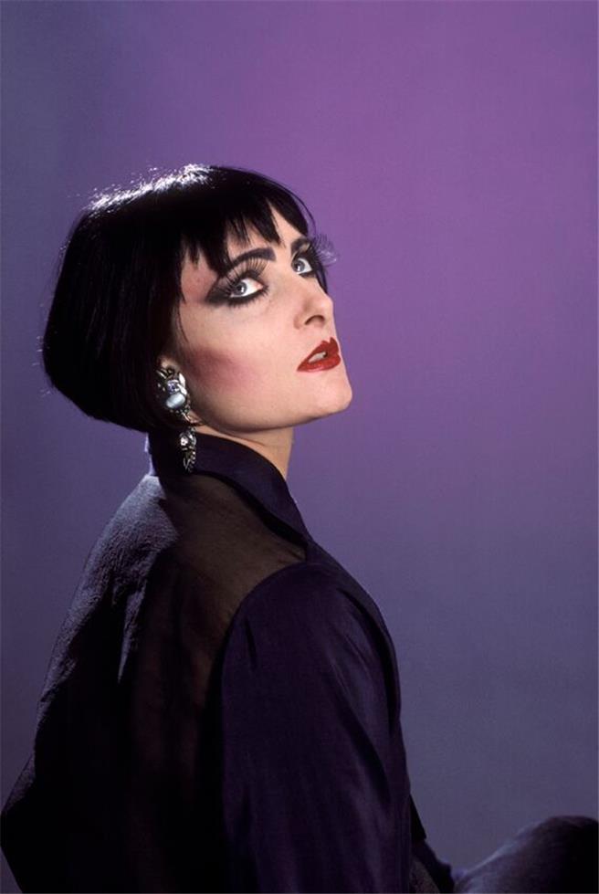 Happy birthday to Siouxsie Sioux,you put beauty in my life since many years  (mhg pics) 