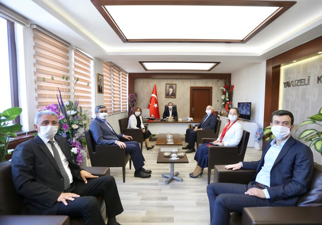 RmznTaskin's tweet photo. Gaziantep Büyükşehir Belediye Başkanımız @FatmaSahin Değerli milletvekillerimiz @yukselmuslum27 @mehmeterdogan27 @deryabakbak27 Ak Parti İl Başkanı @EyupOzkececi bizleri ziyaret ettiler.
Nazik ziyaretlerinden dolayı kendilerine teşekkür ederim. https://t.co/lqdwcd1zYk