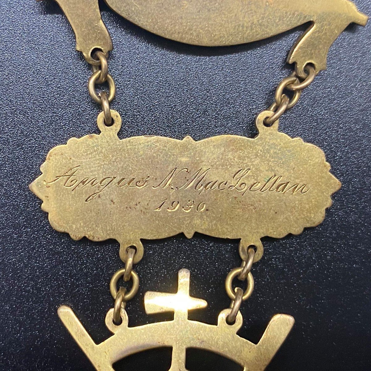 HSAFraternalism's tweet photo. The Improved Order of Redmen was founded in 1834, making it one of the oldest fraternal groups in the US. The jewel shown here is a Past Chief's from Pequot Tribe No. 74, dating from 1936. #fraternity #jewel #vintage #specialcollections https://t.co/XUbt5o1pL1