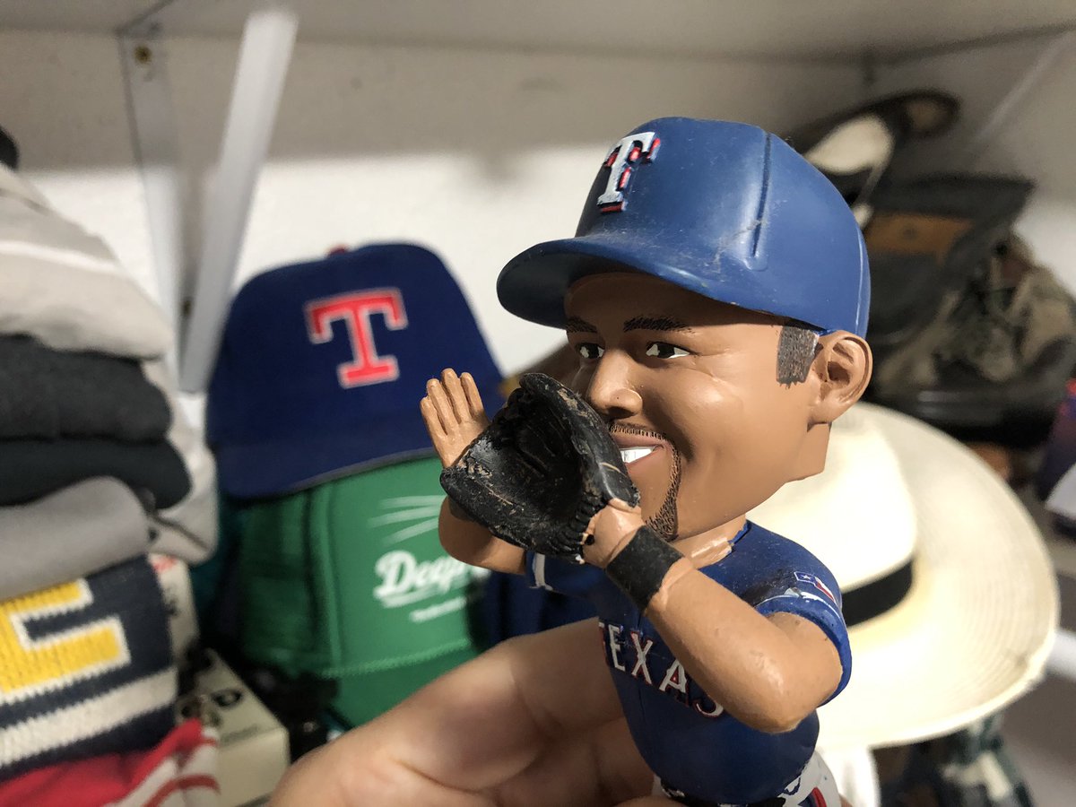 next up: its the Adrián Beltré /  @ElvisandrusSS1 “Best Friends” bobblehead set. This two-pack goes to benefit Homeless Nexus.  http://rover.ebay.com/rover/1/711-53200-19255-0/1?icep_ff3=2&pub=5575378759&campid=5338273189&customid=&icep_item=233601345887&ipn=psmain&icep_vectorid=229466&kwid=902099&mtid=824&kw=lg&toolid=11111