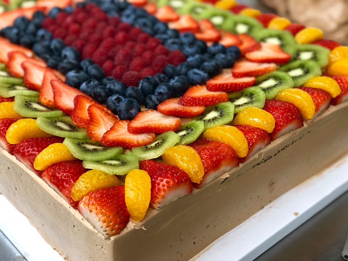 freedsbakery's tweet photo. Fruit is nature’s candy, so we can call this a candy cake.
#Freeds #bakery #cakes #VegasCakes #desserts #Fruitcake https://t.co/K6LscldStH