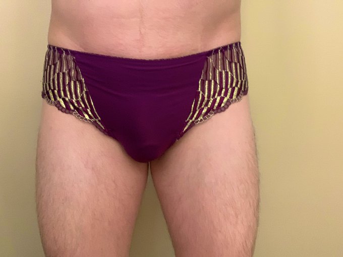 2 pic. I match again. My gf doesn’t know I wear her stuff so well!@TransPantyBulge @KindsCock @ClosetPanty