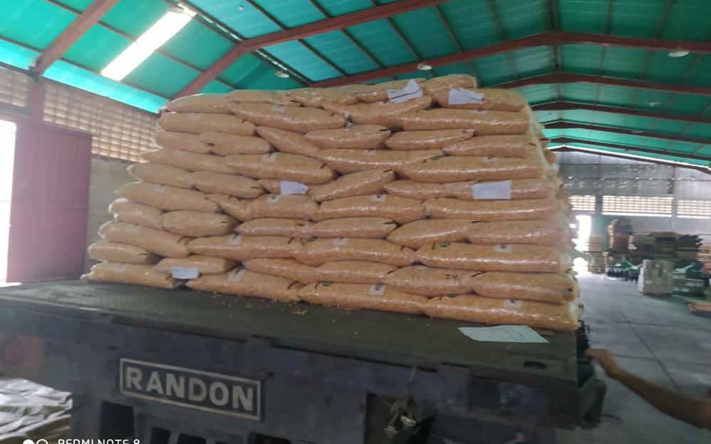 FundaciteLARA's tweet photo. #27May | #UTICEX | Hoy recibimos en #Lara el 1er lote de 1200 sacos de semilla soberana de maíz amarillo, para el Plan Venezuela Cultiva2020 Ciclo Invierno
¡@uticex y @PartidoPSUV en articulación productiva!
#CuarentenaYProducción
#ProducirEsVencer
@NicolasMaduro https://t.co/5P4JxaGKSO