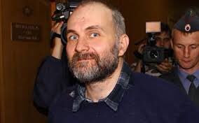 Cette homme est le criminel le plus troublant qui a secoué la Russie. Anatoly Moskvin était un professeur d& #39;histoire russe de 50 ans qui était considéré comme un génie. Expert en linguistique autodidacte, docteur en culture celtique et polyglotte parlant 13 langues.