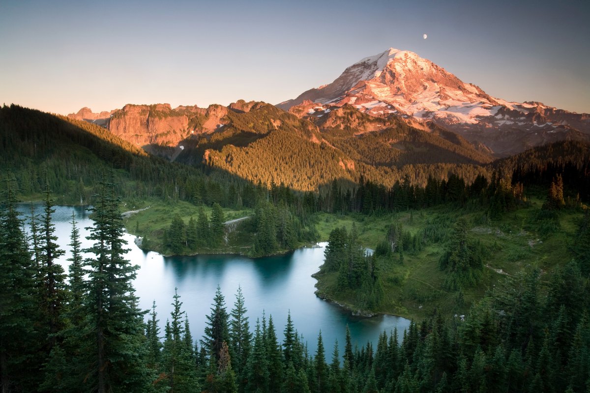 7/ Perfect for biking, hiking, running, rock climbing, kayaking, sailing, you name it. Many excellent ski resorts within 1-2h drive. One of the best in the world is 4h away (Whistler)