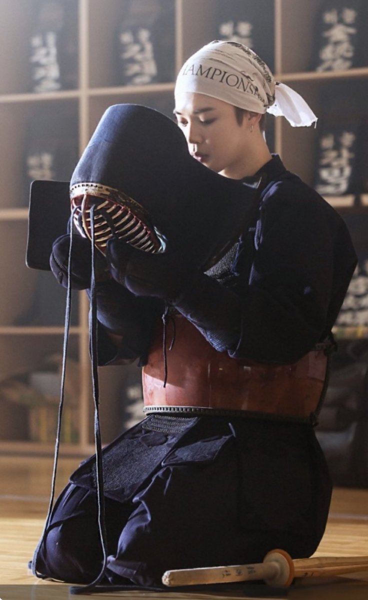armyindonesiaa2's tweet photo. 052820 - Suga Weverse Komentar

💜Ketampanan pemain anggar (Kendo) Jimin sangat keren
Park Jimin...
Kamu yg terbaik👍❤️
Ngomong2
Taekwon Jimin vs Pemain anggar Jimin
siapa yg akan menang?
🐱Aku memintanya utk mengajariku 'Tarian Pedang' tapi dia bilang dia tdk tau itu..

@BTS_twt https://t.co/ZEYfiRGgVv