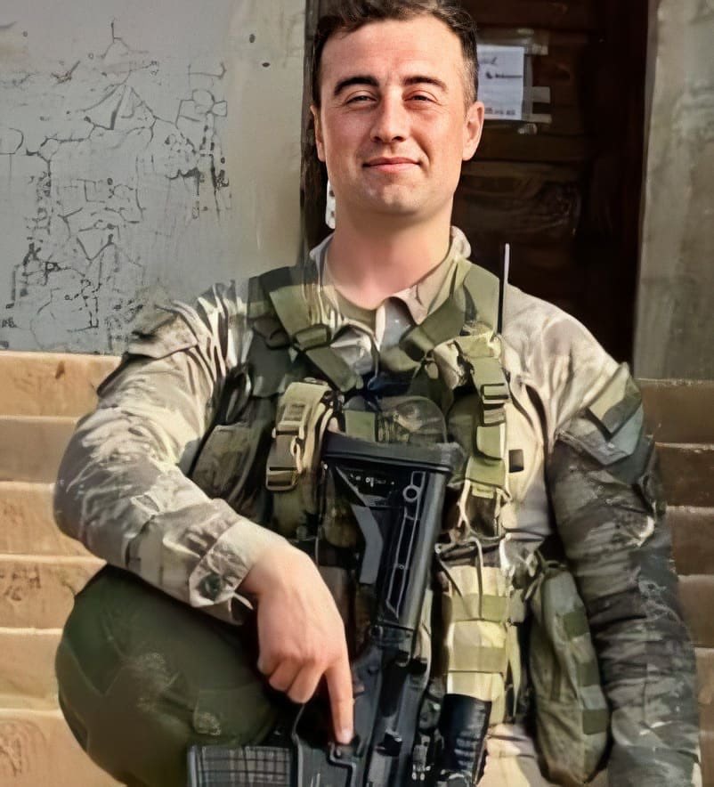 #Suriye İdlib’de, #TSK konvoyunun geçişi esnasında, teröristlerin yola önceden döşediği EYP'nin patlaması sonucu şehit düşen kahraman silah arkadaşımız, Piyade Teğmen Canbert Tatar'a Allah’tan rahmet, ailesine başsağlığı dileriz.
Milletimizin başı sagolsun🇹🇷