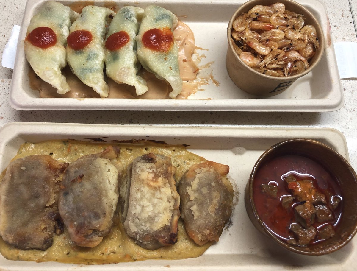 salsadechiles's tweet photo. Seguimos probando comida a domicilio. Hoy uno de nuestros peruanos de fusión favoritos de Madrid: @Ronda14_ de @MarioRonda14. Tiradito con crema de ají amarillo, ceviche con leche de tigre al ají limo, gyozas de anticucho y de langostinos, baos de chicharrones... Muy buen nivel. https://t.co/KVSv2pNy9F