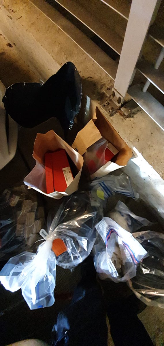 Parikiaki's tweet photo. Police team seize estimated £1 million in cash from 31 year old man on a traffic stop in Colney Hatch Lane and from his house in Haringey
https://t.co/IVXnHkGU17
#ColneyHatchLane #Haringey https://t.co/AvxD86Ygek