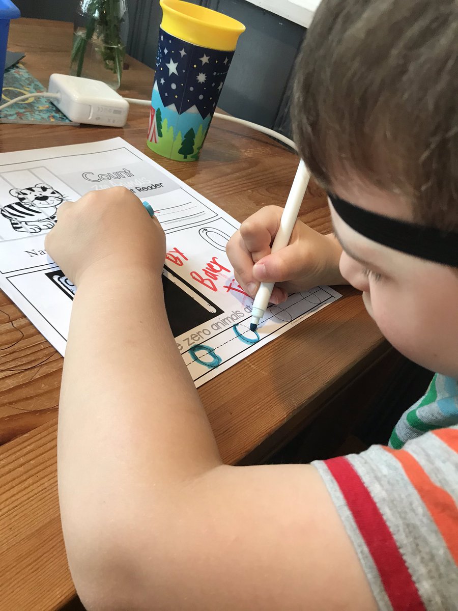 nazlirex's tweet photo. Counting the animals at the zoo is serious work 😉 Do you like his learning accessory, @MrsBauer_BT? #beartavernpride #prekspringintolearning https://t.co/4LLdpnek9l