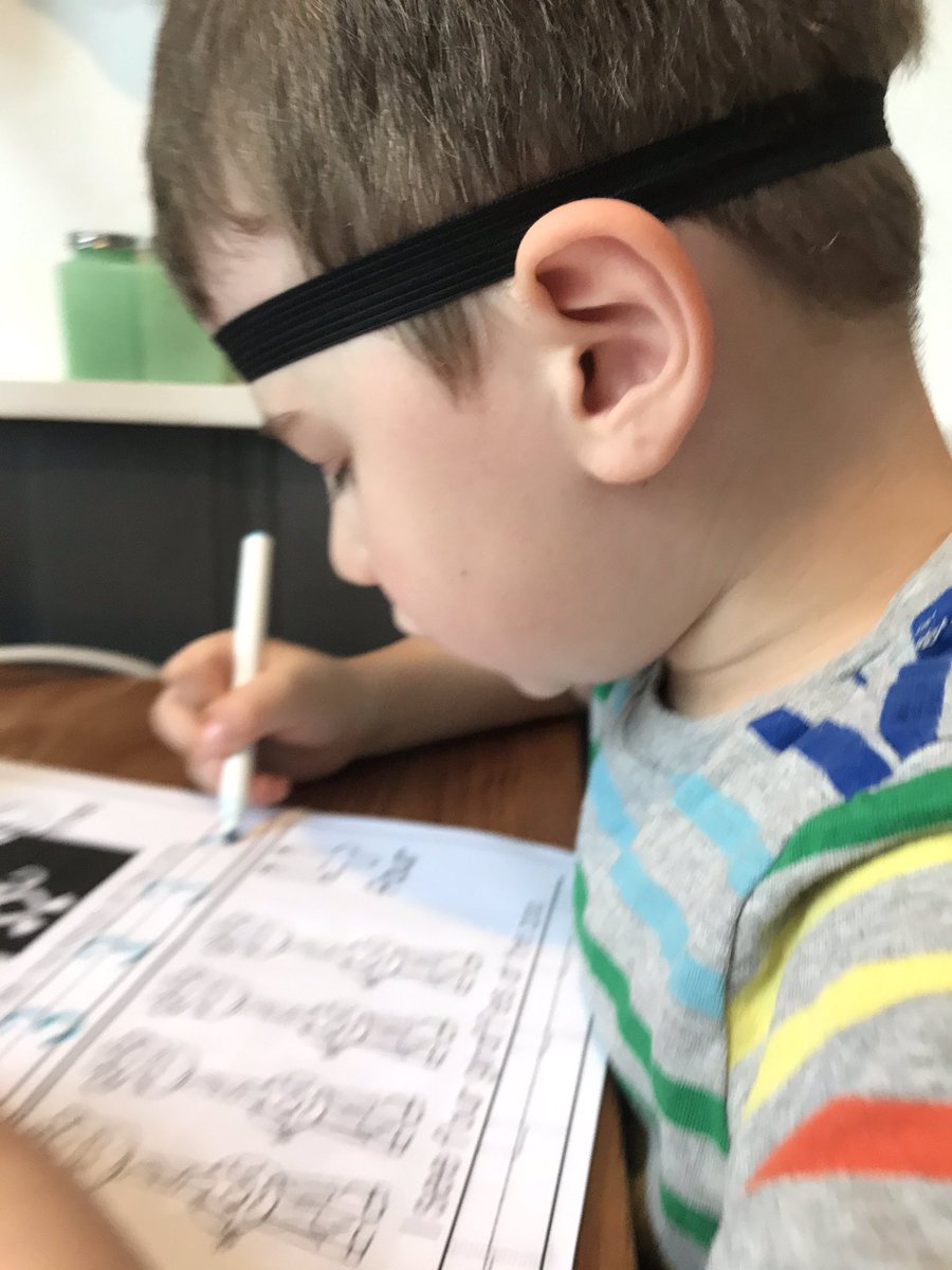 nazlirex's tweet photo. Counting the animals at the zoo is serious work 😉 Do you like his learning accessory, @MrsBauer_BT? #beartavernpride #prekspringintolearning https://t.co/4LLdpnek9l