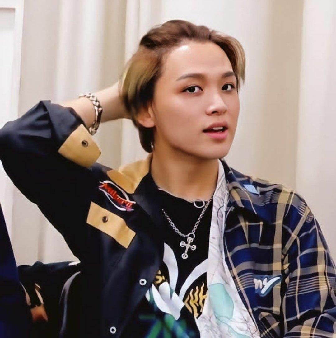 purpleehaechan's tweet photo. Astaghfirullah..
HAECHAN sama HYUNJIN kayaknya kompakan mau bikin anak gadis orang jejeritan 😭😭😭
Ya Allah, ini kenapa seperti ini??
Nyong gak kuat 😭😭😭

.
#HAECHAN
#HYUNJIN
#NCTDREAM #NCT127 
#STRAYKIDS
#00LINE
#ThankYouHaechan
#ToYouHaechan https://t.co/ertPd5eVGK