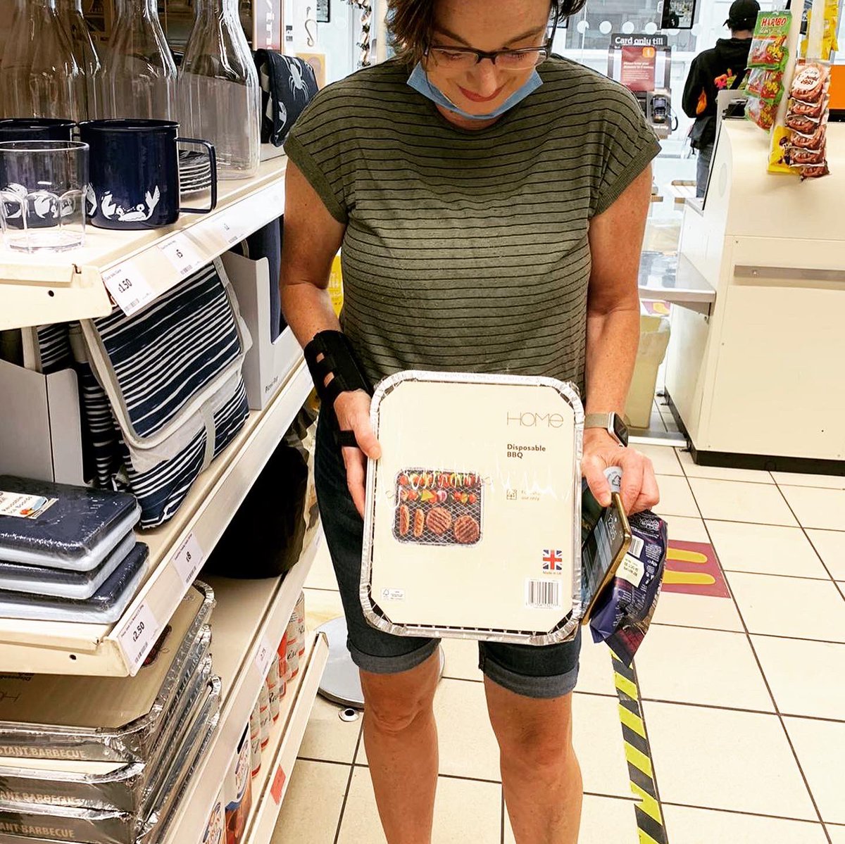 For those of you that’s still confused about a #Braai and a #bbq: I’m holding a bbq here and you can never braai on that. 🤷🏼‍♀️