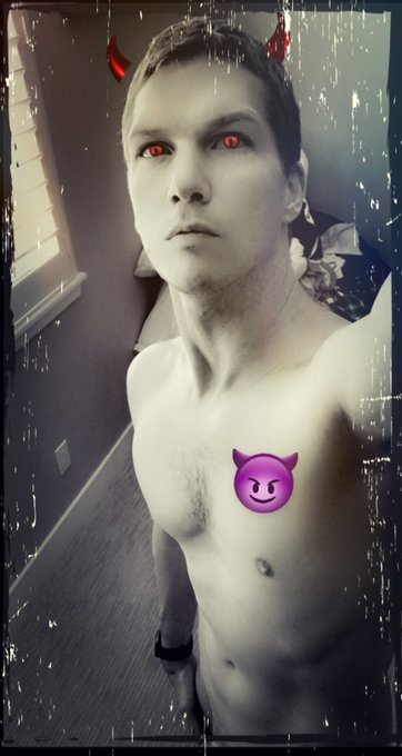 😈 https://t.co/ajVe2zJipC<a href="/tag/humpday"class="tags"><span>#humpday</span></a>