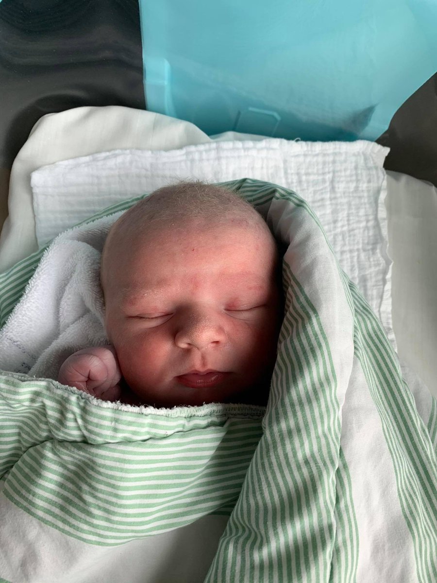 Ég verð eiginlega að monta mig líka hér af morgunverkinu, litli bróðir mætti á svæðið í morgun svo fljótlega mætum við <a href="/peturpeturs/">Pétur Pétursson</a> eingöngu á staði með a.m.k. tveim þríhjólum