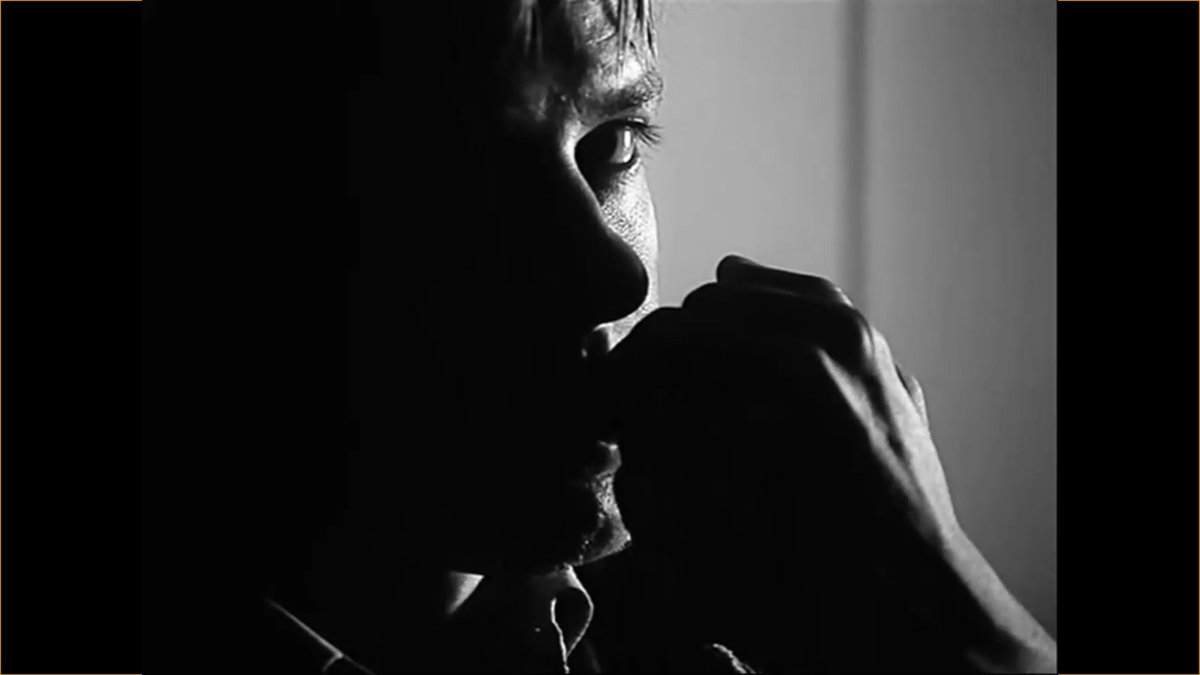 seydayasa's tweet photo. "Önemli olan tek şey yalnızlığın; ne yaparsan yap, nereye gidersen git, gördüğün hiçbir şeyin önemi yok, yaptığın her şey boşuna, aradığın her şey sahte." https://t.co/A9JGfFnG9y