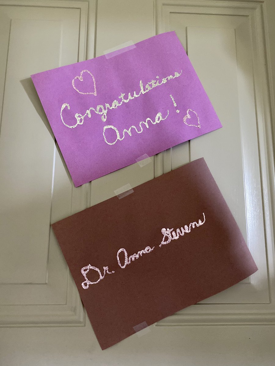 StevensAnnaC's tweet photo. I’ve seen a lot of really awesome parades, yard signs, balloon arrangements, etc. to celebrate 2020 grads, but my mom welcomed me home with these signs she made with glitter glue sOoOo https://t.co/HURU8IQHVQ