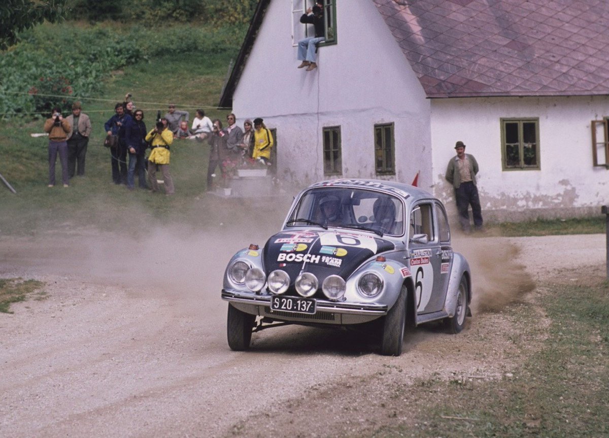 .
44 #ÖsterreichischeAlpenfahrt 1973 #AustrianAlpineRally

1⃣ #GüntherJanger #HaraldGottlieb DNF
6⃣ #HarryKällström #ClaesBillstam P11

#VW1303S #RaceCarHistory #Rallyheadlights #WRC #RallyRacing #Luftgekühlt