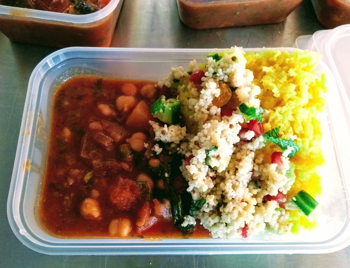 SloughOutreach's tweet photo. Our weekly lunch meals for to our #NHSheroes @FrimleyHealth cooked with love and care by team of chefs and volunteers working hard everyday at the community #OutreachKitchen @WindsorForestCG #ThankYou
#NHSThankYou #volunteering #WednesdayVibes #StayAlert #StaySafe #OutreachTeam https://t.co/ewXK8KAkf1