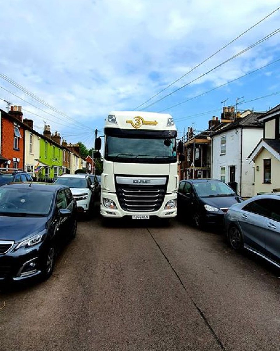 DAFTrucksUK's tweet image. Would you do it? 
Tag a driver who would pull this off!