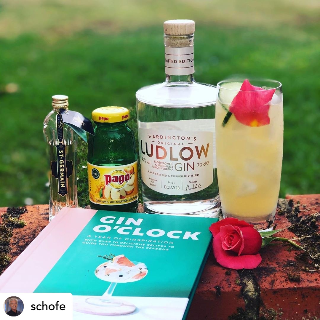 PagoFruitJuices's tweet photo. It was a nice surprise to see @Schofe enjoying Pago Cloudy Apple with his gin! ๐ธ
You can also enjoy Pago Cloudy Apple by purchasing online from our Amazon and eBay stores!
#gin #craftginclub #gincocktails #phillipschofield #cloudyapple #fruity #cocktails https://t.co/Fw5lczBxVE
