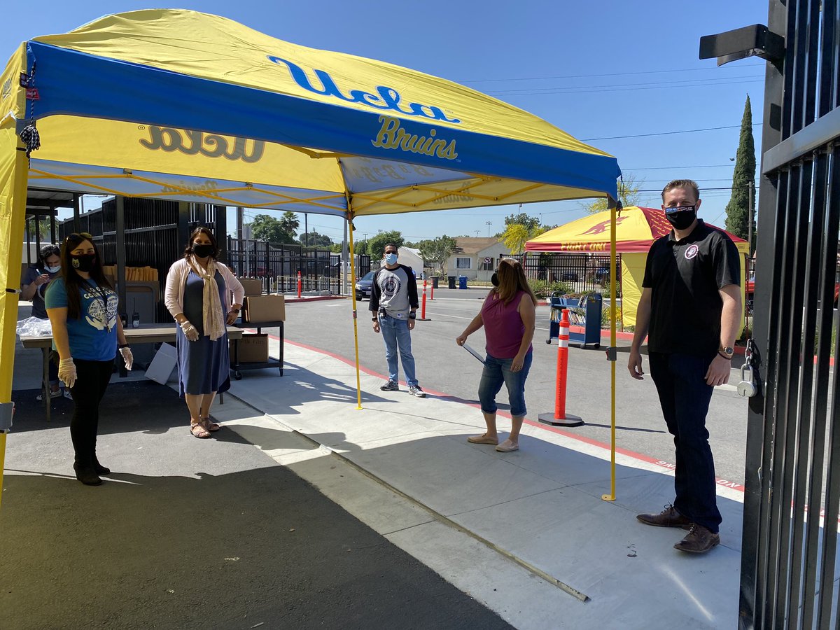 WashingtonPUSD's tweet photo. Day 2 of Student Item distribution with the Washington Team. #proudtobepusd #teamwashington #lobospride https://t.co/8MR7RmJGI4
