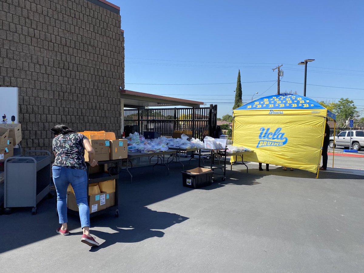 WashingtonPUSD's tweet photo. Day 2 of Student Item distribution with the Washington Team. #proudtobepusd #teamwashington #lobospride https://t.co/8MR7RmJGI4