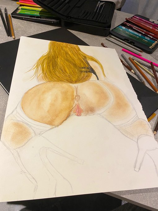 Painting.. 🍑 https://t.co/KMe8KO4SG7<a href="/tag/birmingham"class="tags"><span>#birmingham</span></a>