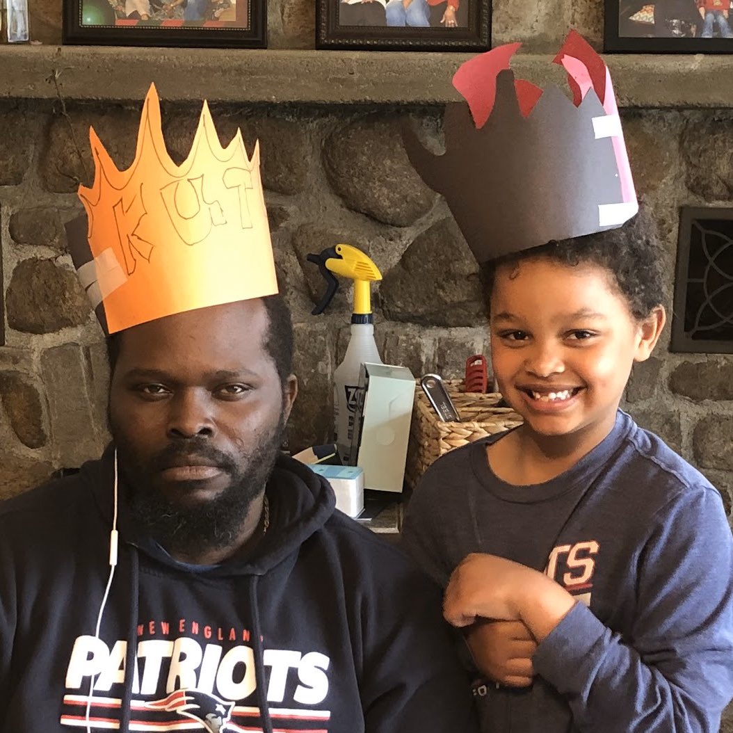 AshawayReads's tweet photo. I started reading fairy tales w/ 1st grade! One element I introduced was “royalty” so I asked the students to draw or create a crown/throne. Their majesties await an audience!  👑 ❤️ https://t.co/QefWOs45nd