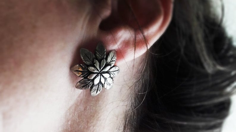YooJewelry's tweet photo. #earrings #silver #etsy #etsyshop #sterlingsilver #handmade #studearrings #bigstud #flower #stud #forher #gift 👉https://t.co/1Ar1iDbh1L https://t.co/J9DK3fOJMj