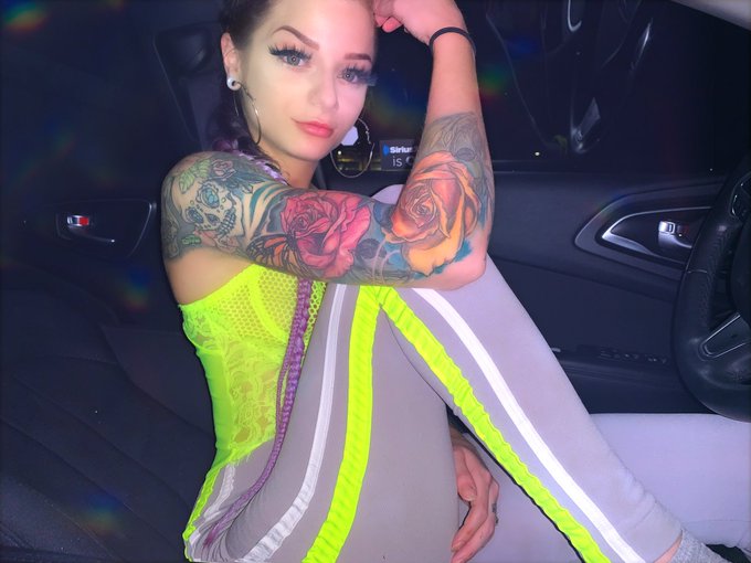 So I named my car Roxanne 🚗🚘💋 I&rsquo;m adding little accessories onto my wishlist, be a doll and help me pimp<a href="/tag/newprofilepic"class="tags"><span>#newprofilepic</span></a>