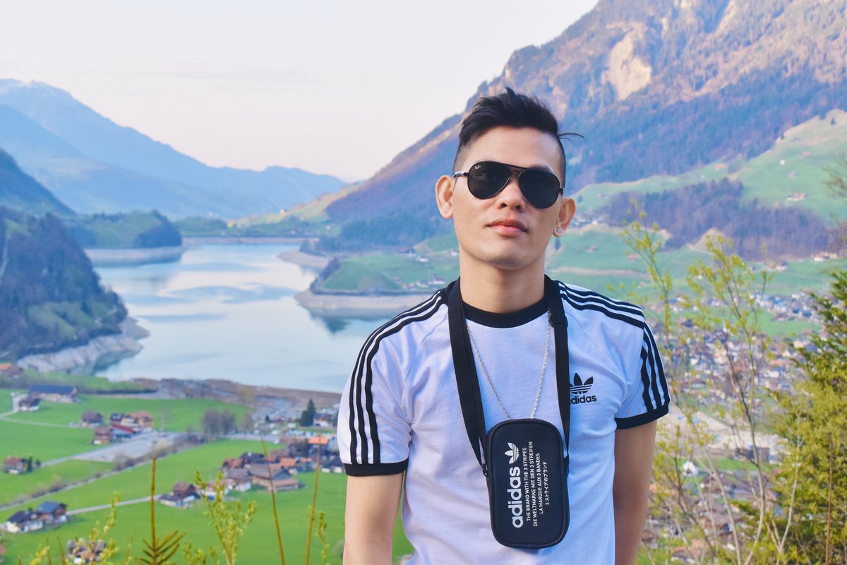 EzaJirayu's tweet photo. Grindelwald, Switzerland 🇨🇭 🏡🏘🌳
#travel #traveler #Switzerland #grindelwald #style #wanderust #roadtrip #mountain #village #landscape #nature #holidays #tour https://t.co/GRYWWZLMrY