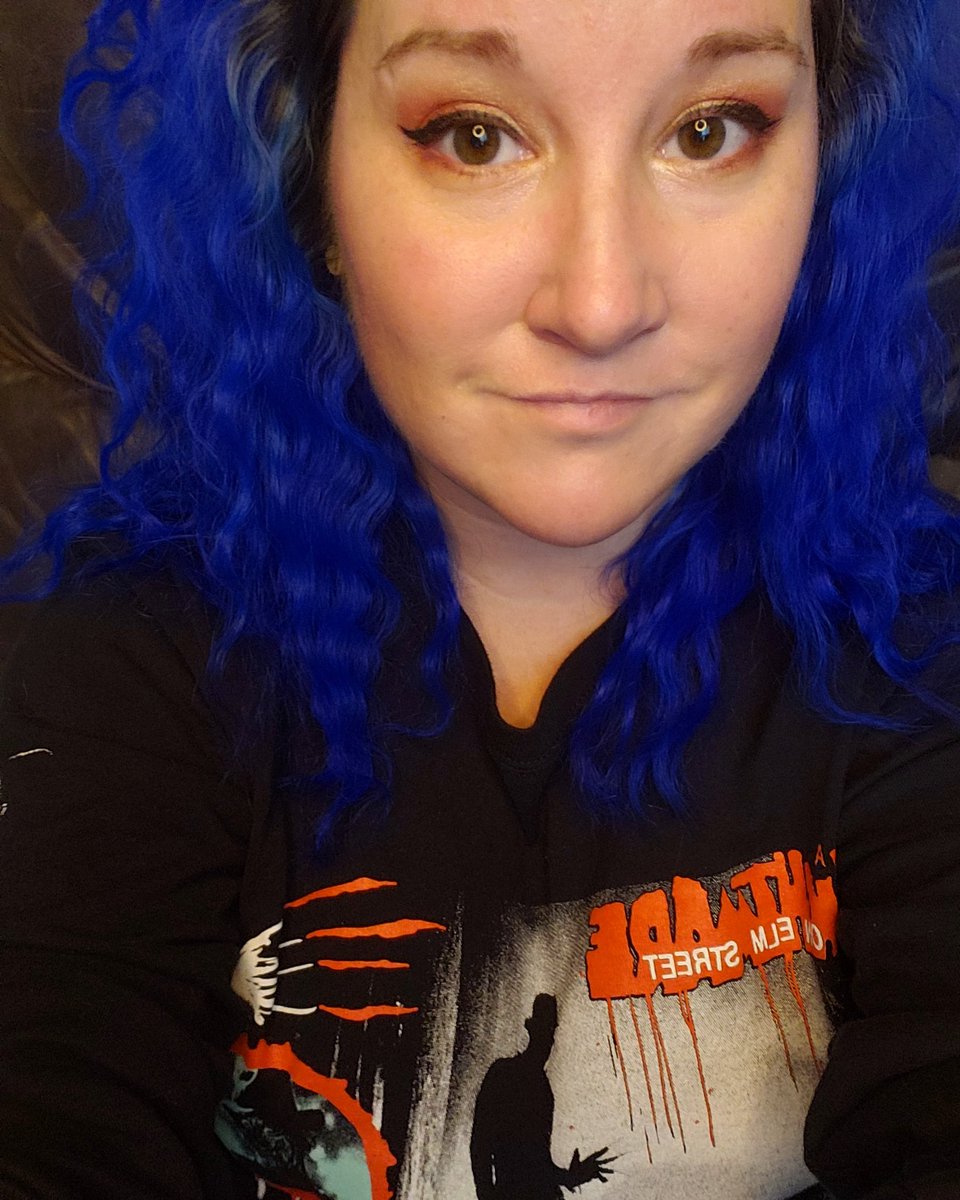 MaureenOTracy's tweet photo. Second wave of Quarantine hair!

Who needs nail polish when your hair colors them for you. 

#LiveYourLifeInColor https://t.co/NrflGbKk0m