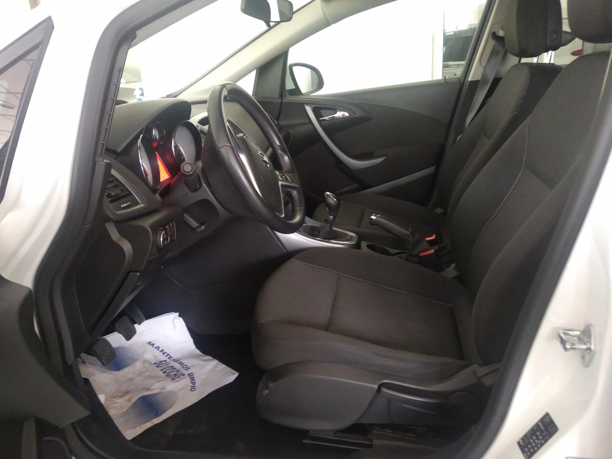 AutomocionBravo's tweet photo. Opel Astra 1.6 cdti 110cv 2016 8.400€. 
Para mas información 968472822 628855922 https://t.co/ooRIM3t6C7