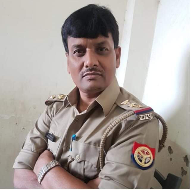 YBMINDIA's tweet photo. #प्रतापगढ़ जिला #जेठवारा_थाना के थाना अध्यक्ष #विनोद_कुमार ने #ब्राह्मण फरियादी के फोन करने पर #सह��यता के बदले #ब्राह्मण समाज पर ही कर डाली अभद्र टिप्पणी।

@myogiadityanath @dgpup 

Pls Suspend him and take action. We Yuva Brahman Mahasamaj (YBM) demand it. https://t.co/jo3gYevRgr