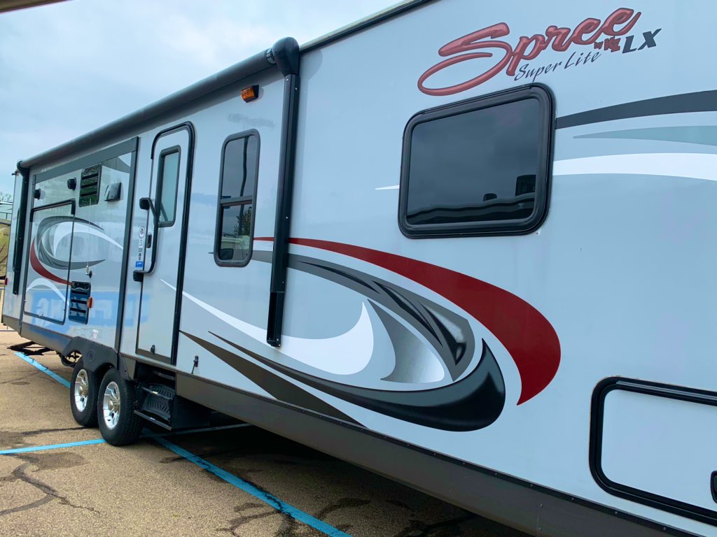 GanderRVCalvin's tweet photo. “It’s everything we wanted!” -Marvin and Wanda @GanderRV @GoodSamFamily #goodsam #ganderrv #rv #gander #used #spree #travel #go https://t.co/GopgScFXuY
