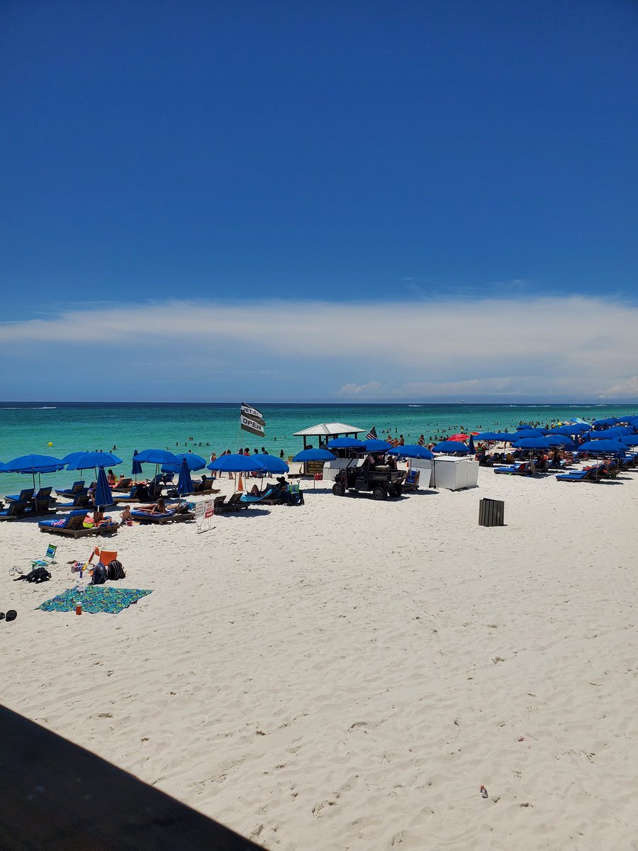 Social distancing in Panama city #SocialDistancing #flattenthefear