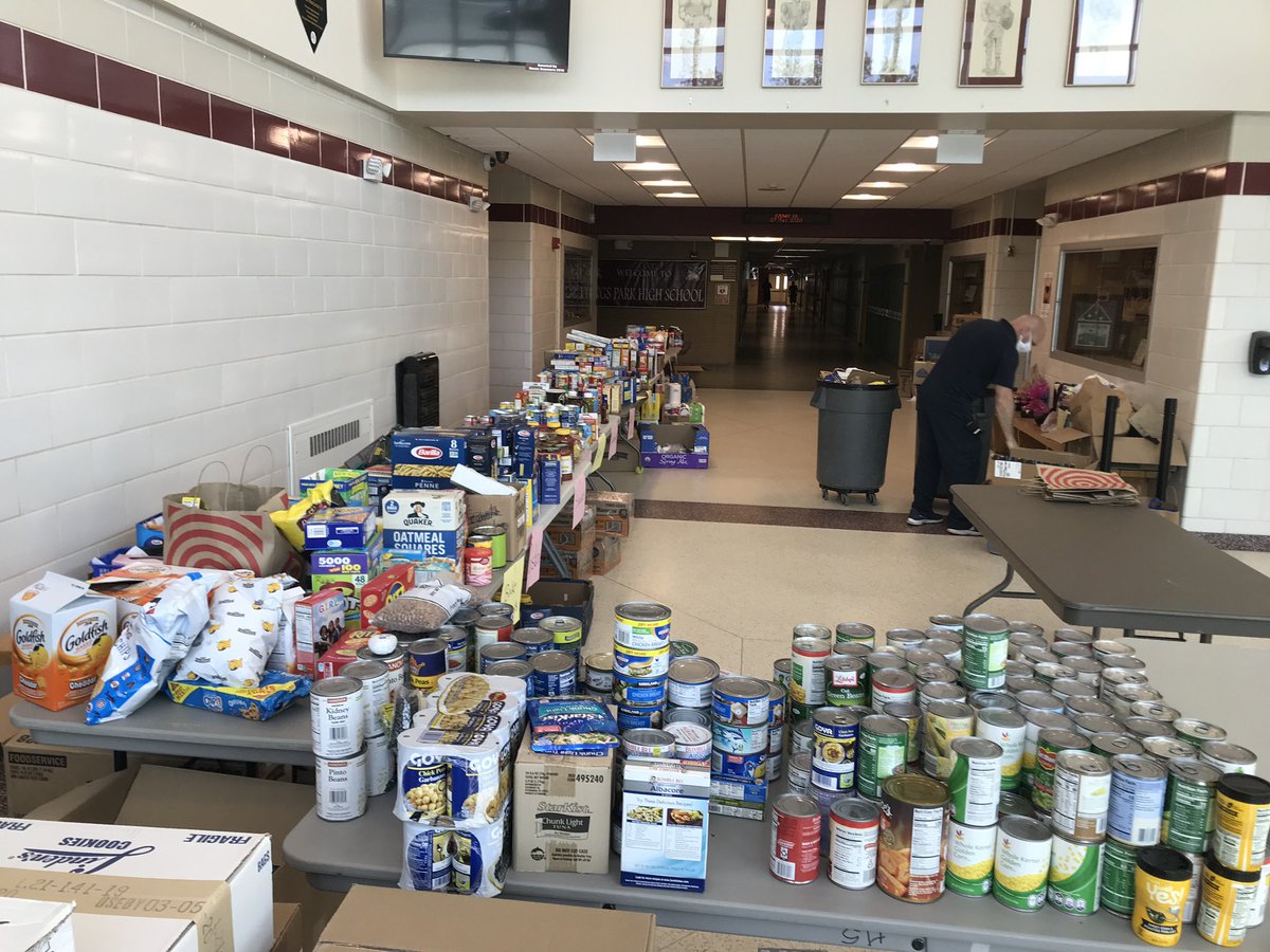 KP_Teachers's tweet photo. Food drive is a huge success. Very generous donations. Still able to donate. Goes to 3pm. https://t.co/ng9L6i4PI5